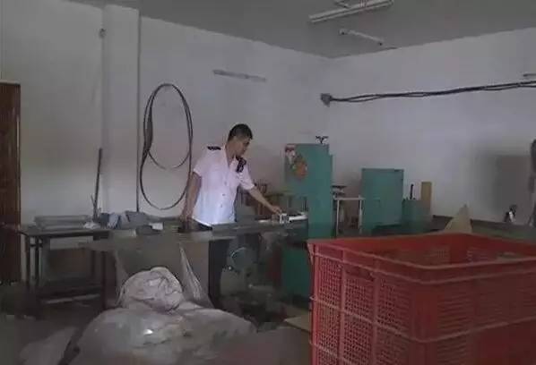 丹陽一紙制品廠被查 生產環境惡劣 餐盒被爆屬三無產品